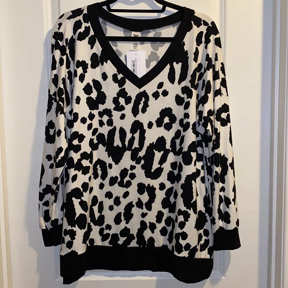 Sew In Love. NWT. Large.V-Neck Ivory & Black Animal Print Black Trim Long Sleeve
